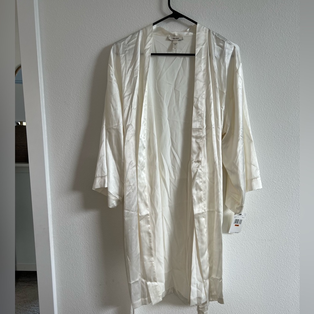 Brand New Vera Wang Bridal Vanilla Robe size Small
